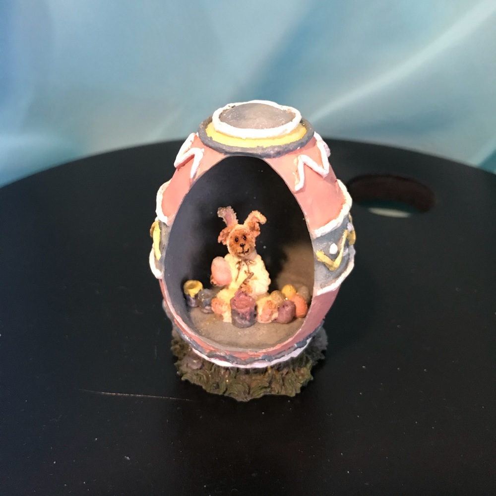 Boyd’s Resin Peek a Boo Easter Egg